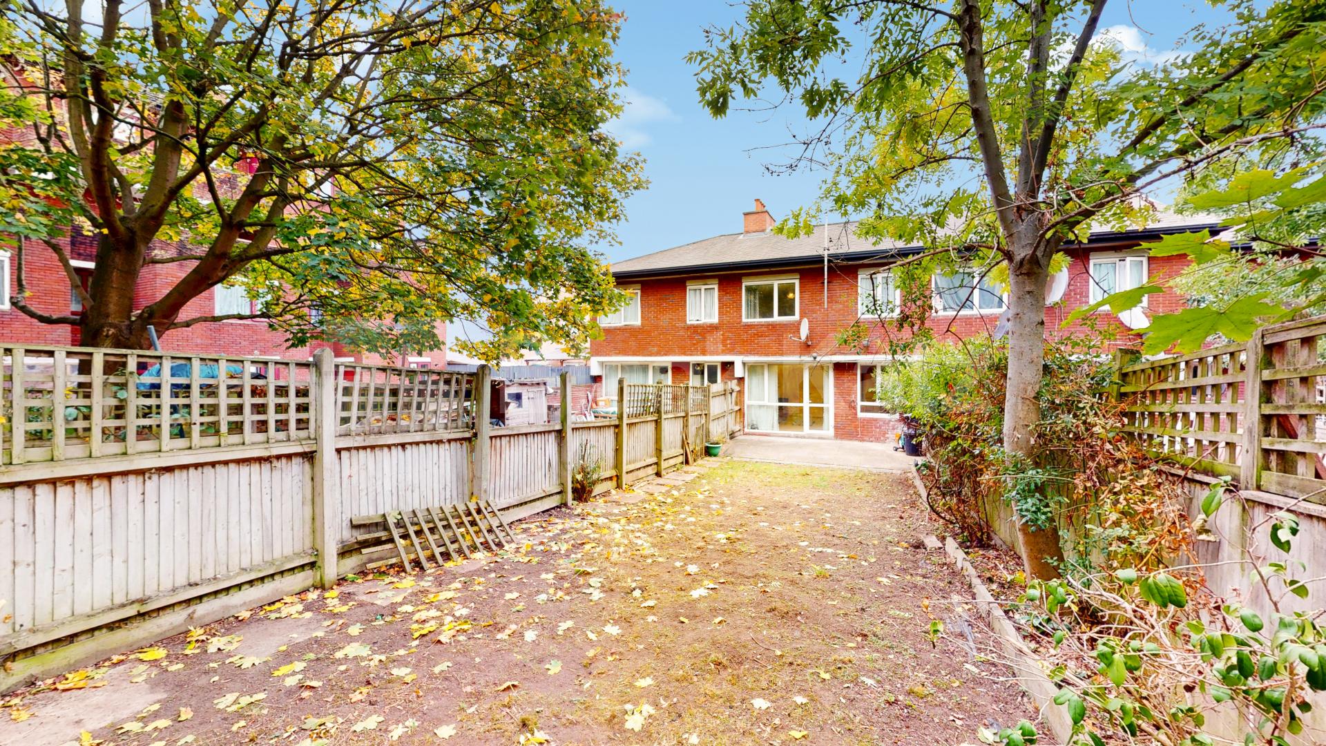 Stylish 2 Bed Split-Level Garden Flat in Prime W10 Location Dowland Street, Queens Park